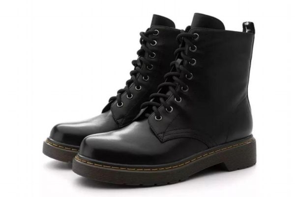 馬丁靴壓腳背是鞋墊高嗎 馬丁靴壓腳背是買小的原因嗎 馬丁靴壓腳背是鞋墊高嗎 馬丁靴壓腳背是買小的原因嗎