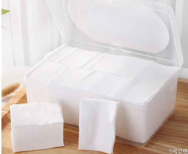 卸妝油用手還是用卸妝棉 卸妝油怎么用卸妝棉 卸妝油用手還是用卸妝棉 卸妝油怎么用卸妝棉