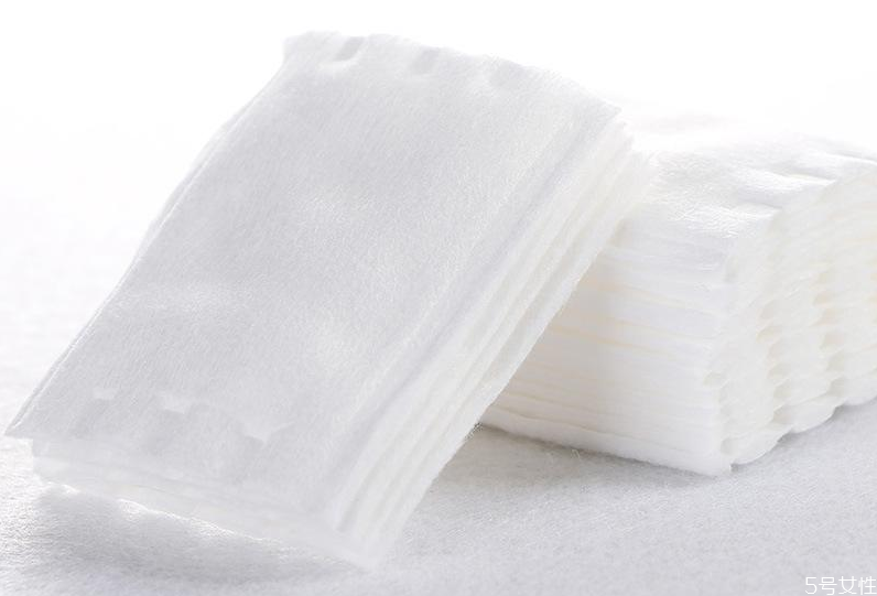 卸妝油用手還是用卸妝棉 卸妝油怎么用卸妝棉 卸妝油用手還是用卸妝棉 卸妝油怎么用卸妝棉