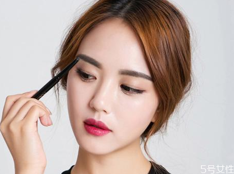 染眉膠是干什么的 眉膠和染眉膏的區(qū)別 染眉膠是干什么的 眉膠和染眉膏的區(qū)別