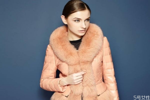 綿羊皮羽絨服價格多少錢 真皮羽絨服一般多少錢 綿羊皮羽絨服價格多少錢 真皮羽絨服一般多少錢