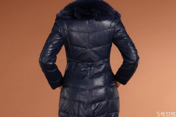 綿羊皮羽絨服有油怎么辦 綿羊皮羽絨服怎么保養(yǎng) 綿羊皮羽絨服有油怎么辦 綿羊皮羽絨服怎么保養(yǎng)