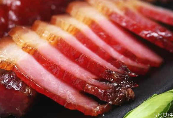 臘肉曬幾天就可以收了 臘肉腌制兩天可以晾曬嗎 臘肉曬幾天就可以收了 臘肉腌制兩天可以晾曬嗎