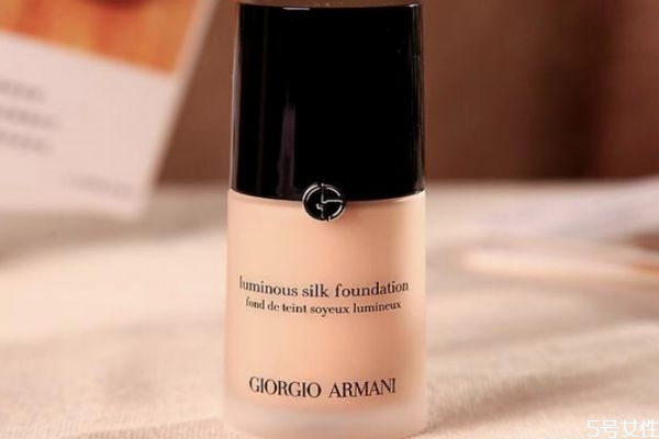 阿瑪尼粉底液是紅標(biāo)好還是藍(lán)標(biāo)好 阿瑪尼粉底液保質(zhì)期 阿瑪尼粉底液是紅標(biāo)好還是藍(lán)標(biāo)好 阿瑪尼粉底液保質(zhì)期