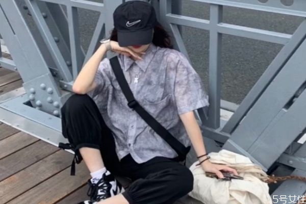 棒球帽怎樣搭配最好看 戴棒球帽有哪些風(fēng)格 棒球帽怎樣搭配最好看 戴棒球帽有哪些風(fēng)格