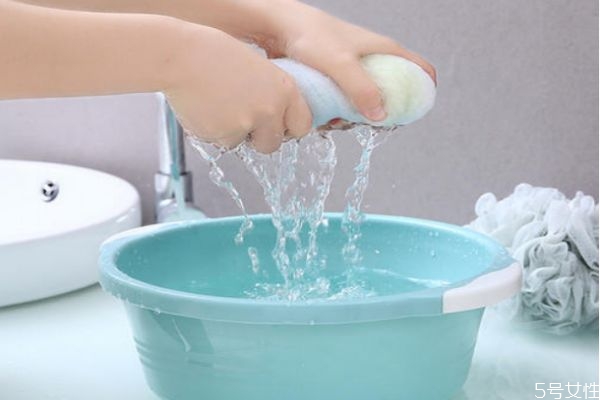 衣服柴油該怎么樣洗掉 衣服柴油去味小竅門(mén)