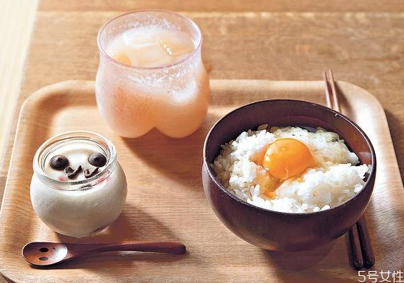 蛋澆飯怎么樣 蛋澆飯做法 蛋澆飯怎么樣 蛋澆飯做法