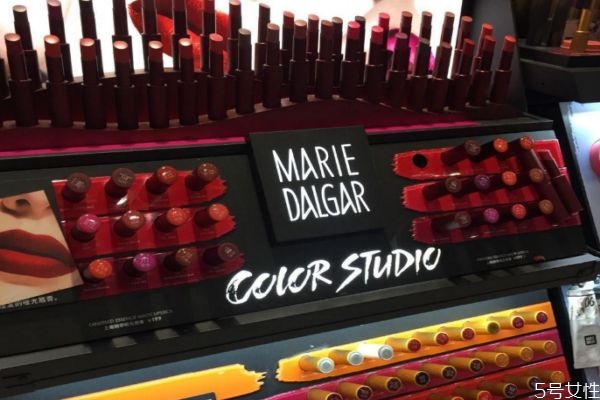 絲芙蘭和專(zhuān)柜哪個(gè)體驗(yàn)好 絲芙蘭屬于什么檔次