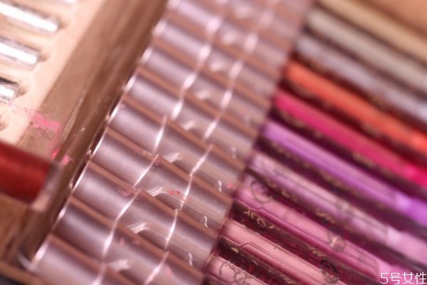 為什么沒(méi)人擺地?cái)傎u化妝品 夜市賣化妝品怎么樣 為什么沒(méi)人擺地?cái)傎u化妝品 夜市賣化妝品怎么樣