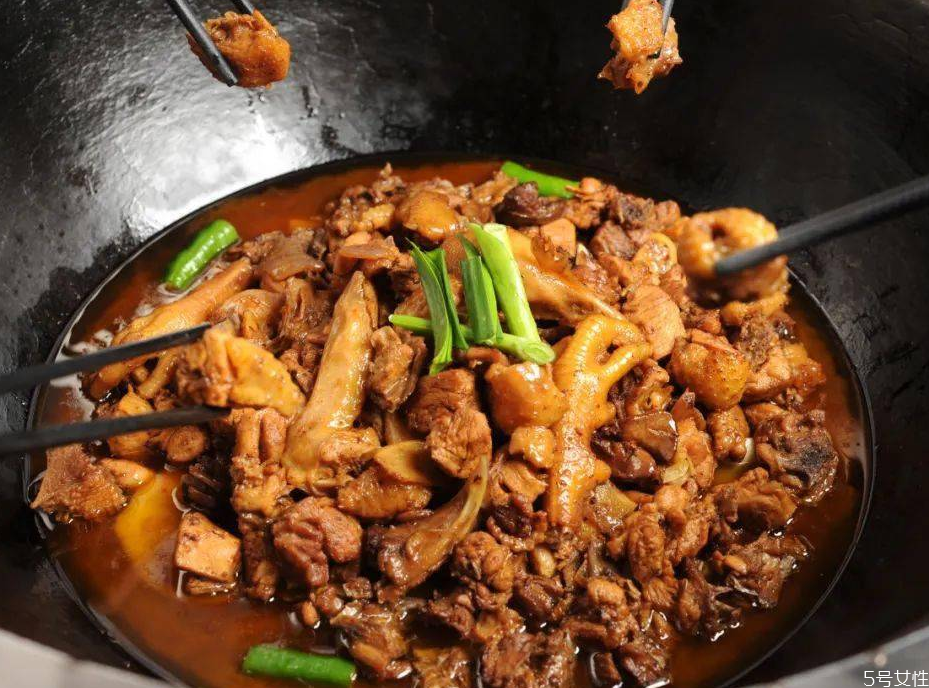 柴火雞用什么雞好 家庭版柴火雞的做法 柴火雞用什么雞好 家庭版柴火雞的做法