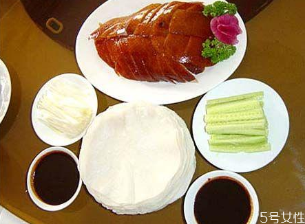 烤鴨用什么鴨子最好 燒鴨跟烤鴨哪一個(gè)好吃 烤鴨用什么鴨子最好 燒鴨跟烤鴨哪一個(gè)好吃