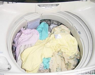 襪子和內(nèi)褲可以一起洗嗎 襪子和內(nèi)褲一起洗會(huì)得什么病 襪子和內(nèi)褲可以一起洗嗎 襪子和內(nèi)褲一起洗會(huì)得什么病