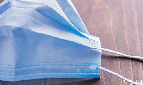 口罩臨時取下來怎么放 口罩怎么折疊保存