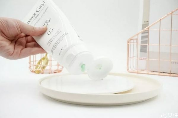 什么是固色洗發(fā)水 頭發(fā)沒漂能用固色洗發(fā)水嗎 什么是固色洗發(fā)水 頭發(fā)沒漂能用固色洗發(fā)水嗎