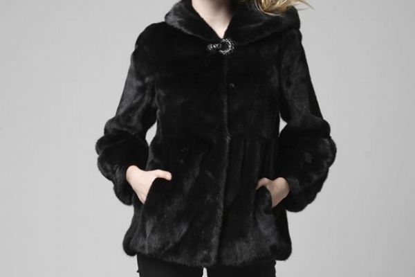 黑色貂皮發(fā)紅怎么回事 黑色貂皮發(fā)紅的原因 黑色貂皮發(fā)紅怎么回事 黑色貂皮發(fā)紅的原因