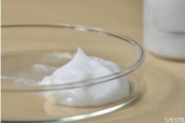 尿素對(duì)皮膚有害嗎 尿素對(duì)皮膚的作用 尿素對(duì)皮膚有害嗎 尿素對(duì)皮膚的作用