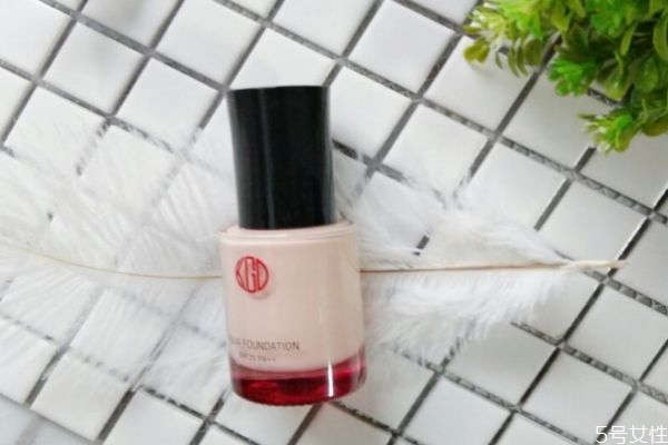 江原道粉底液和雅詩蘭黛沁水粉底液哪個(gè)好 都適合干皮