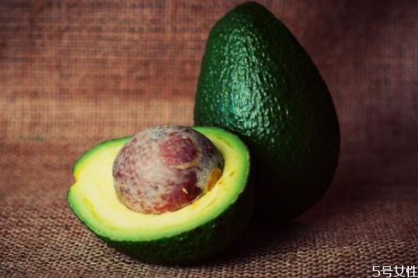 牛油果里面是什么樣的 牛油果里面的核能吃嗎 牛油果里面是什么樣的 牛油果里面的核能吃嗎