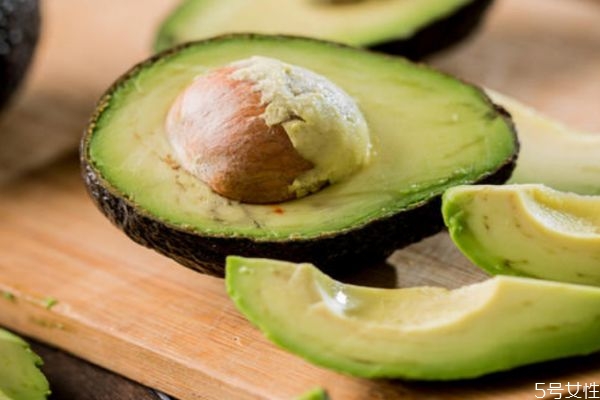 寶寶便秘能吃牛油果嗎 牛油果怎么給寶寶吃 寶寶便秘能吃牛油果嗎 牛油果怎么給寶寶吃