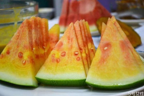 黃瓤西瓜的熱量高嗎 黃瓤西瓜是轉(zhuǎn)基因的嗎 黃瓤西瓜的熱量高嗎 黃瓤西瓜是轉(zhuǎn)基因的嗎