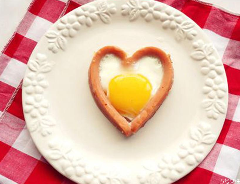 沒有工具怎么煎愛心雞蛋 心形雞蛋怎么煎 沒有工具怎么煎愛心雞蛋 心形雞蛋怎么煎