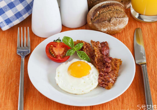 煎蛋怎么煎圓 如何煎出又圓又漂亮的荷包蛋 煎蛋怎么煎圓 如何煎出又圓又漂亮的荷包蛋