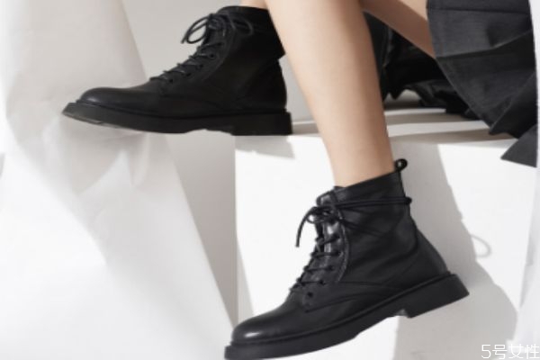 馬丁靴如何清理 不同材質(zhì)馬丁靴怎么清洗 馬丁靴如何清理 不同材質(zhì)馬丁靴怎么清洗