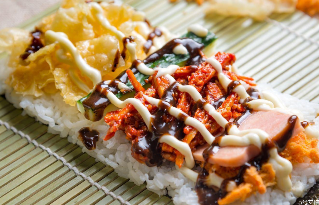 做飯團需要什么材料 制作飯團的材料大全 做飯團需要什么材料 制作飯團的材料大全