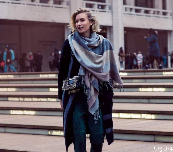 圍巾怎么系好看 冬天圍巾的時髦圍法 圍巾怎么系好看 冬天圍巾的時髦圍法