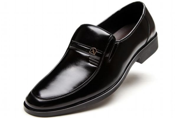 pu皮鞋子發(fā)霉了怎么辦 鞋子發(fā)霉怎么洗掉霉斑 pu皮鞋子發(fā)霉了怎么辦 鞋子發(fā)霉怎么洗掉霉斑