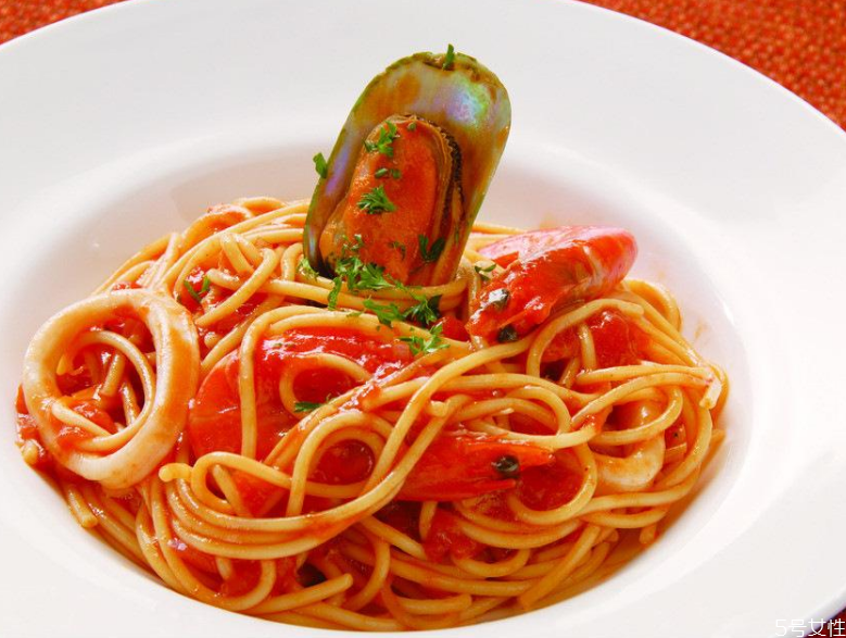 煮意大利面一定要用橄欖油嗎 煮意面為什么要加橄欖油 煮意大利面一定要用橄欖油嗎 煮意面為什么要加橄欖油