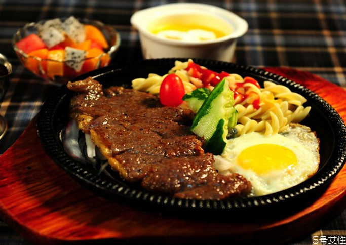 速凍牛排煎幾分鐘 牛排煎多久能熟 速凍牛排煎幾分鐘 牛排煎多久能熟