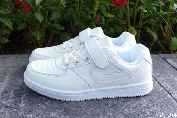 鞋子氧化發(fā)黃怎么變白 白鞋氧化變黃能恢復嗎 鞋子氧化發(fā)黃怎么變白 白鞋氧化變黃能恢復嗎