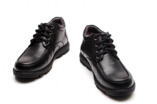 pu皮鞋子發(fā)霉了怎么辦 鞋子發(fā)霉怎么洗掉霉斑 pu皮鞋子發(fā)霉了怎么辦 鞋子發(fā)霉怎么洗掉霉斑