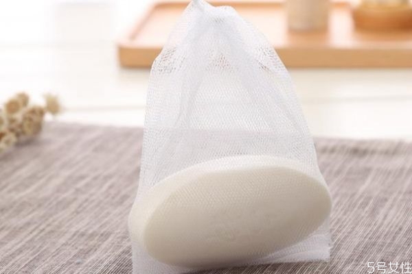 用起泡網(wǎng)洗臉的好處 起泡網(wǎng)的作用介紹 用起泡網(wǎng)洗臉的好處 起泡網(wǎng)的作用介紹