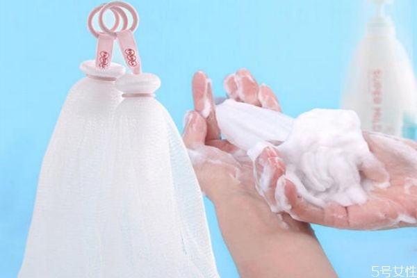 起泡網(wǎng)洗臉好嗎 起泡網(wǎng)為什么不能直接上臉 起泡網(wǎng)洗臉好嗎 起泡網(wǎng)為什么不能直接上臉