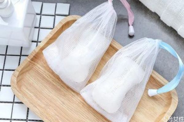 起泡網(wǎng)怎么做的 浴球可以代替起泡網(wǎng)嗎 起泡網(wǎng)怎么做的 浴球可以代替起泡網(wǎng)嗎