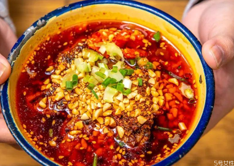 豬腦花怎么看熟不熟 豬腦花沒(méi)有熟會(huì)中毒嗎