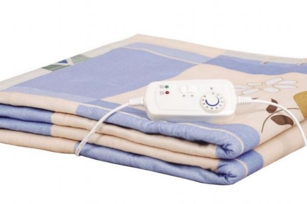 電熱毯下面可以墊棉被嗎 電熱毯可以開(kāi)一晚上嗎