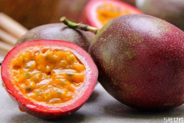 晚上吃百香果會(huì)發(fā)胖嗎 百香果與什么食物相克 晚上吃百香果會(huì)發(fā)胖嗎 百香果與什么食物相克