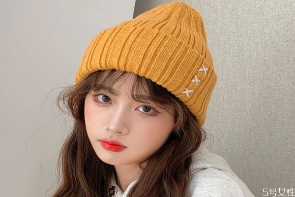 毛線(xiàn)帽有靜電嗎 毛線(xiàn)帽有劉海怎么戴