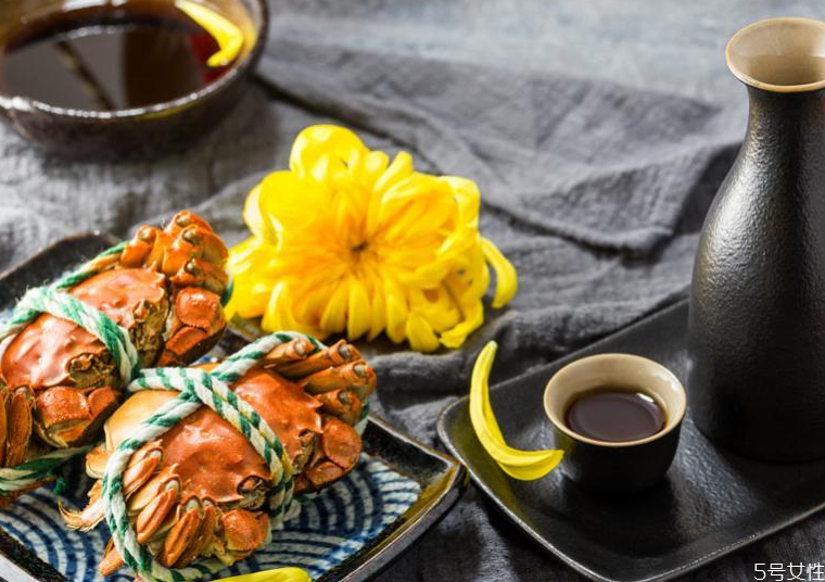 一斤黃酒相當于幾兩白酒 黃酒可以喝幾兩