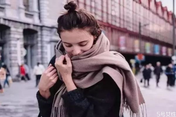 圍巾的商標(biāo)是反面嗎 圍巾的商標(biāo)是否拿掉 圍巾的商標(biāo)是反面嗎 圍巾的商標(biāo)是否拿掉