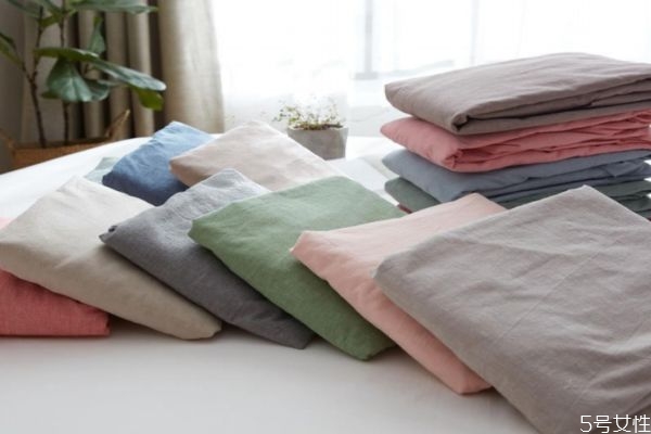 指甲油涂到床上該怎么弄 清潔指甲油的小訣竅 指甲油涂到床上該怎么弄 清潔指甲油的小訣竅