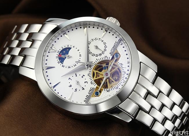 戴手表睡覺對身體有害嗎 女人戴手表的風(fēng)水禁忌 戴手表睡覺對身體有害嗎 女人戴手表的風(fēng)水禁忌