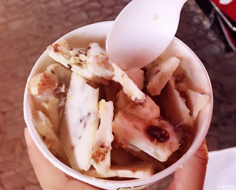 炒酸奶是熱的還是涼的 炒酸奶會融化嗎 炒酸奶是熱的還是涼的 炒酸奶會融化嗎