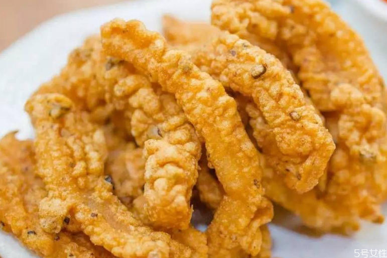 炸酥肉用什么油 酥肉怎么炸才好吃 炸酥肉用什么油 酥肉怎么炸才好吃