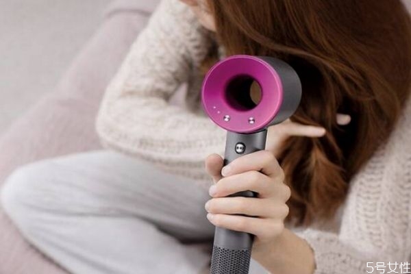 怎么預(yù)防吹風(fēng)機(jī)里面進(jìn)頭發(fā) 頭發(fā)卷進(jìn)吹風(fēng)機(jī)里怎么拿出來(lái) 怎么預(yù)防吹風(fēng)機(jī)里面進(jìn)頭發(fā) 頭發(fā)卷進(jìn)吹風(fēng)機(jī)里怎么拿出來(lái)