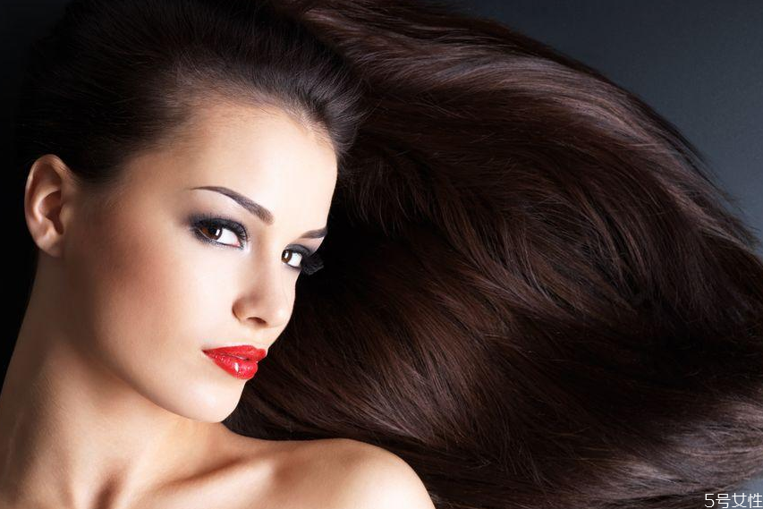 直發(fā)梳天天用傷頭發(fā)嗎 直發(fā)梳對頭發(fā)有危害嗎 直發(fā)梳天天用傷頭發(fā)嗎 直發(fā)梳對頭發(fā)有危害嗎