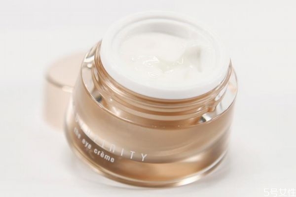 ?長(zhǎng)期不用面霜會(huì)有什么后果 使用保濕面霜的方法